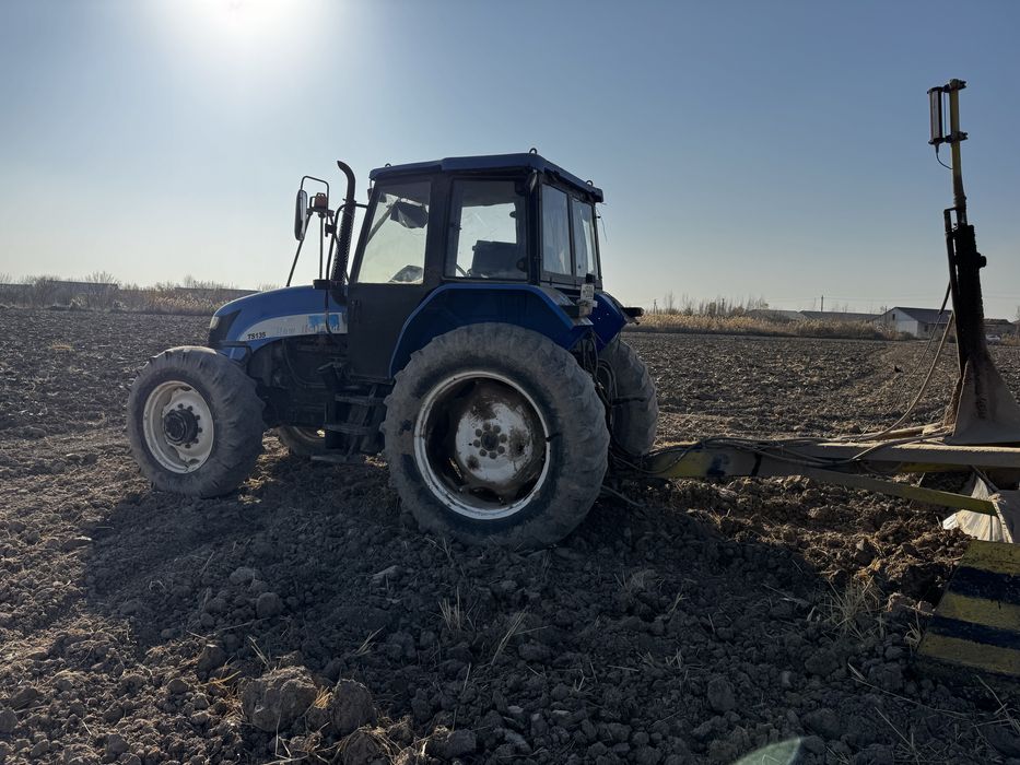 Traktor New HollandTs135