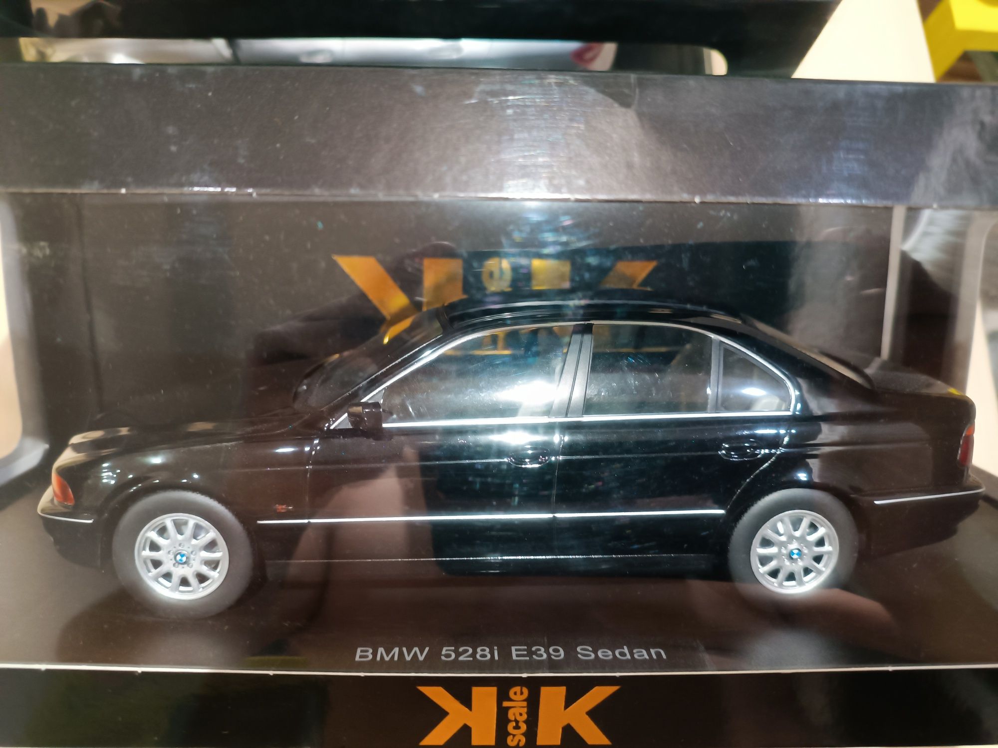 Bmw 528i E39 1:18