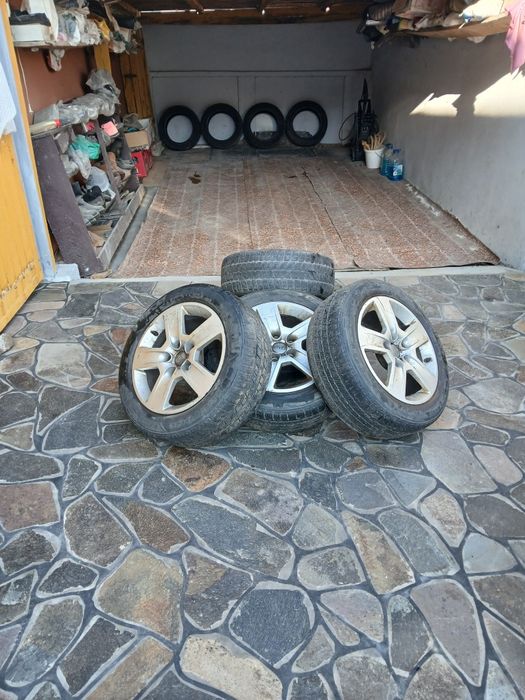 Vând jante pe 16 cu cauciucuri de iarna