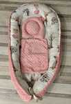 Baby nest roz, cu 2 fete in set cu 2 perne
