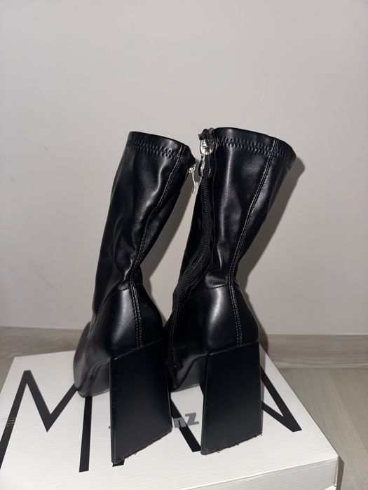 Остри боти с дебел ток