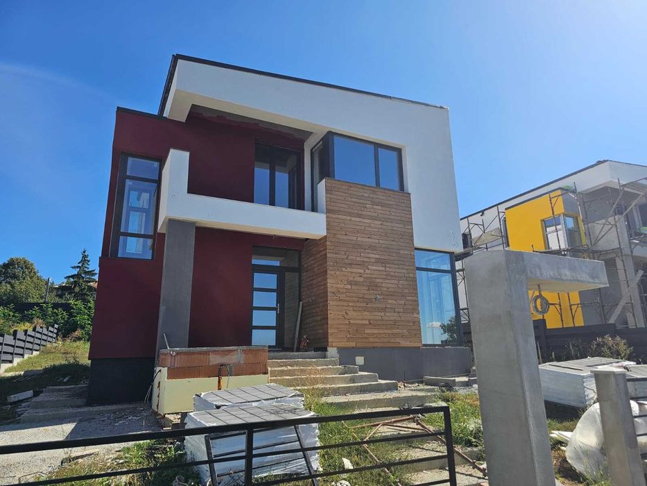 Casa de LUX P+1 in Bucium Family Market