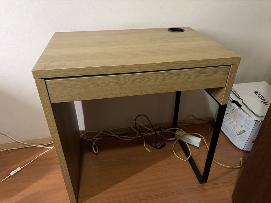 Vand Ikea birou cu picior din metal