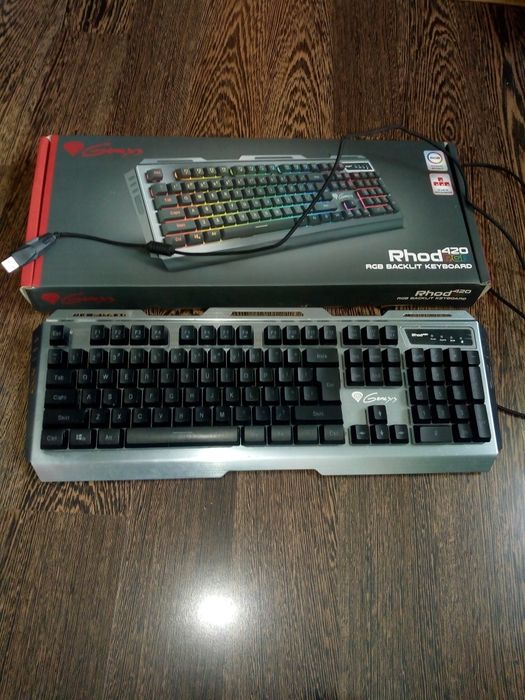 Геймърски слушалки с микрофон RAZER KRAKEN/имат забележки/клавиатури