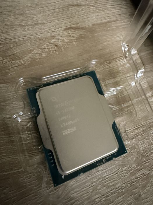Intel core i3-14100F si cooler PCCooler R400