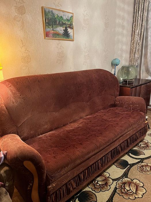 Отдам бесплатно диван и три кресла в хорошем состоянии