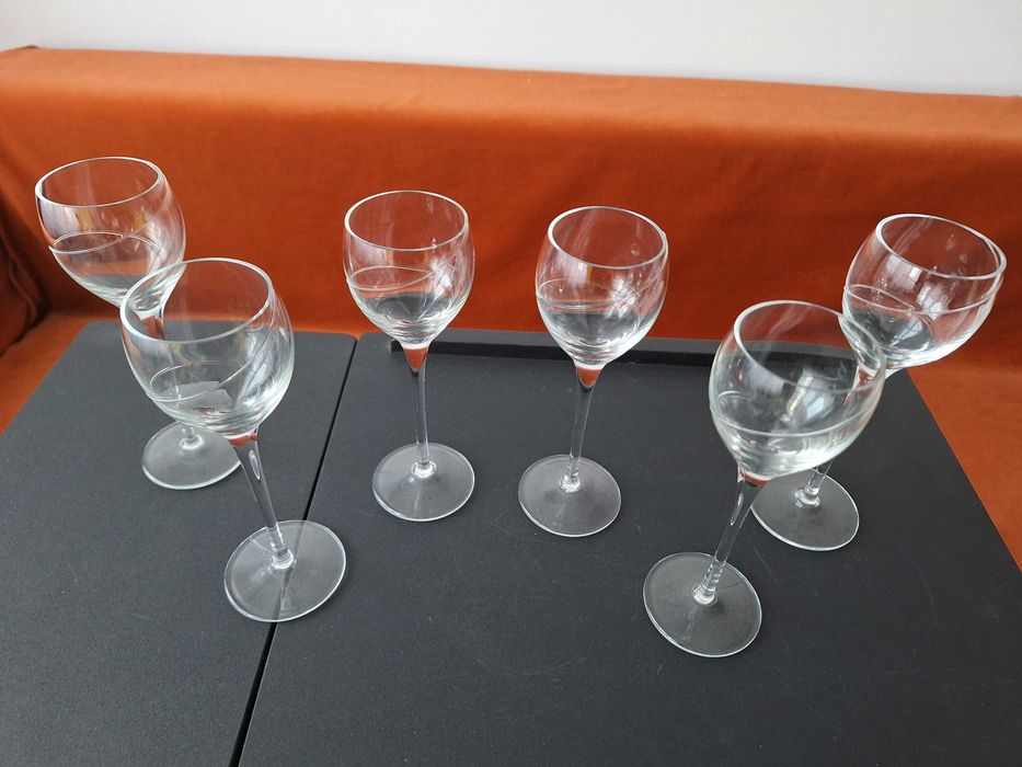 Pahare vechi cu picior inalt, buc=6, model deosebit