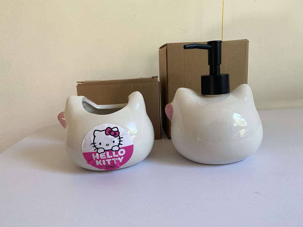 Дозатор и поставка Hello Kitty Sanrio