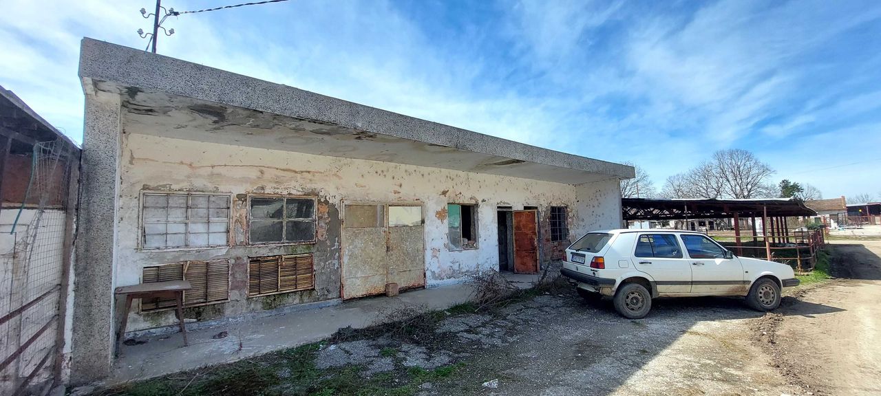 Продава се Промишлена сграда в Плевен, 9-ти квартал - 4100 кв.м за 70 €/кв.м - Снимка #11