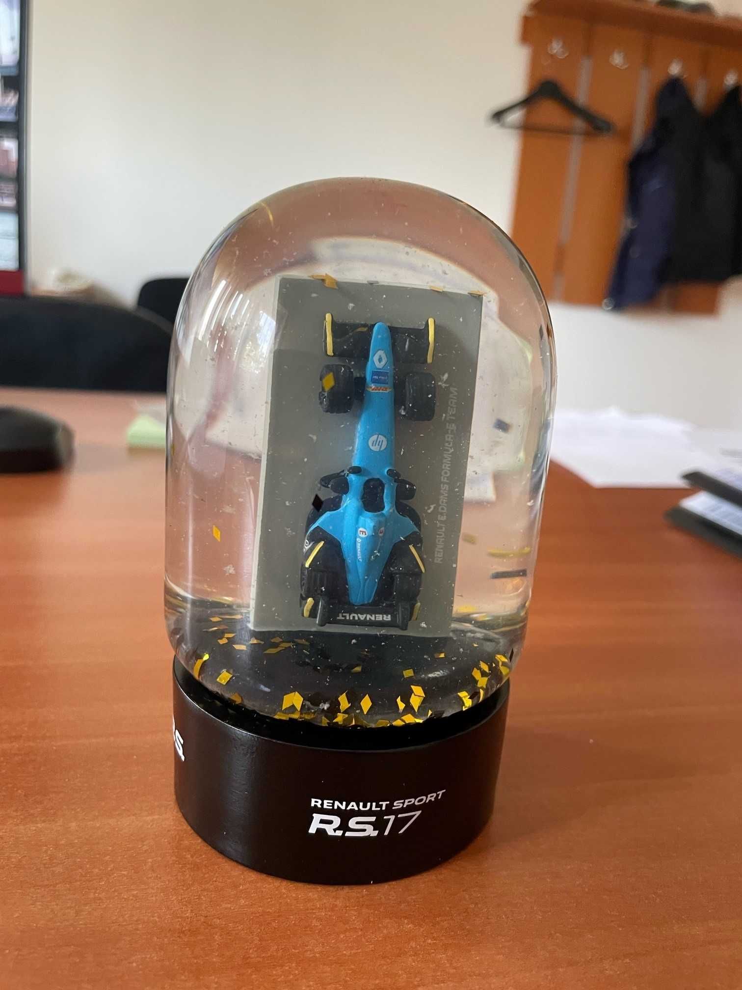 Glass snowball Collection exclusive Renault