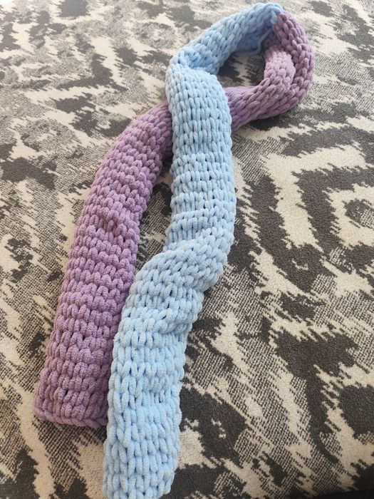 Двуцветен плетен шал