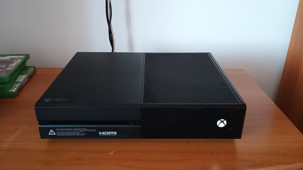 Xbox One 2TB + 2 manete + 3 jocuri