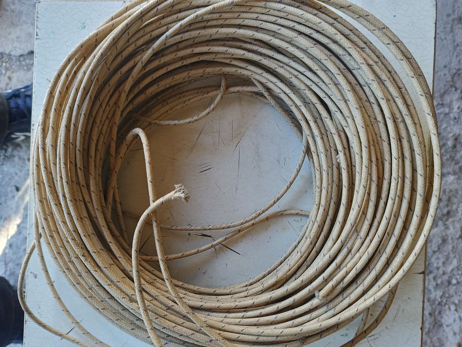 Провод специальный.