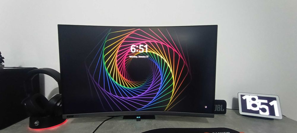 Monitor Samsung Curbat 27 inch 240 HZ