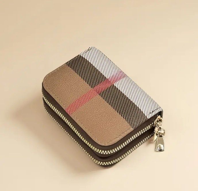 Portofele dama, model Burbbery, feronerie metalica, material textil