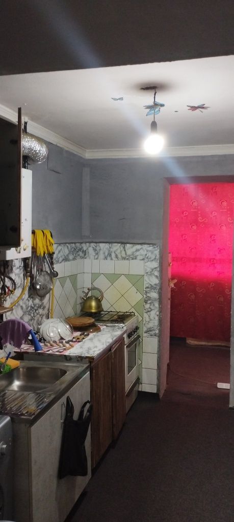 Продается 3-х комнатная квартира в Сергели,в кирпичном доме,на первом