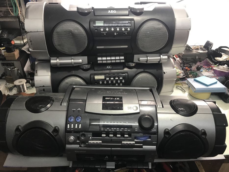 Vând radiocasetofoane de colecție