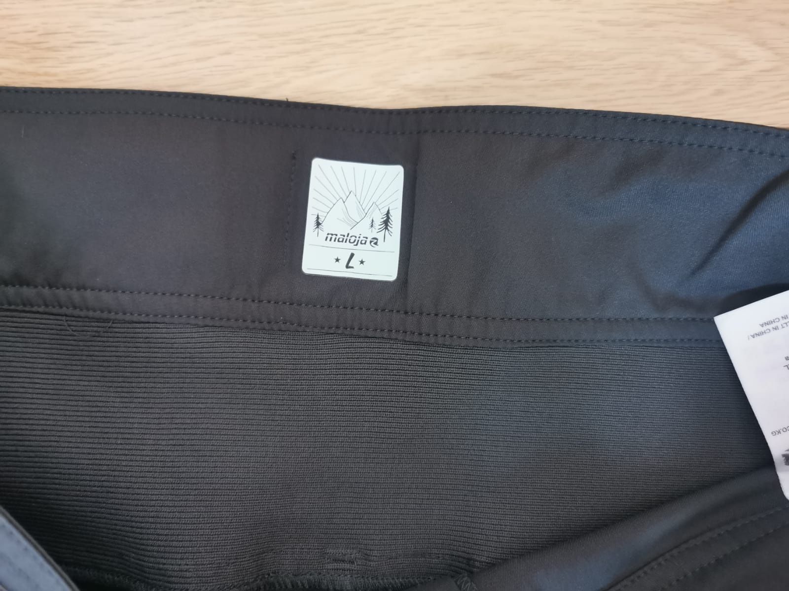 Pantaloni scurți Maloja L