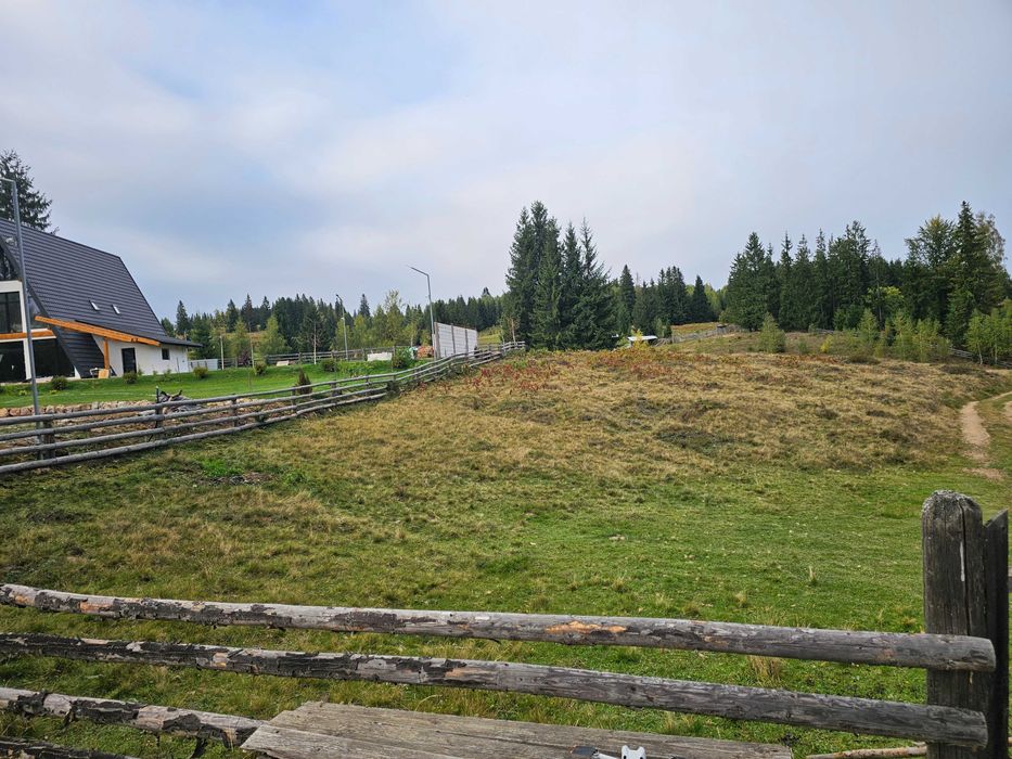 Teren intravilan de vanzare in Bucovina Fundu Moldovei zona Delut
