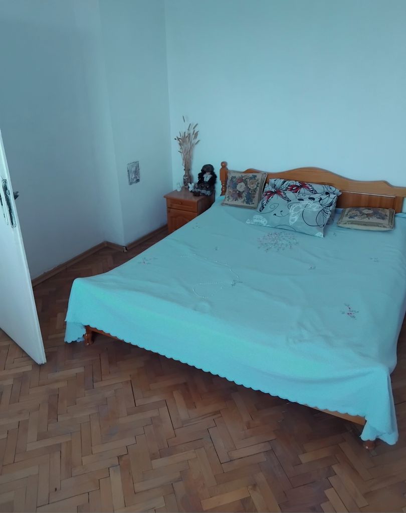 Продава се Тристаен апартамент в Бобов дол - 60 кв.м за 272 €/кв.м - Снимка #2