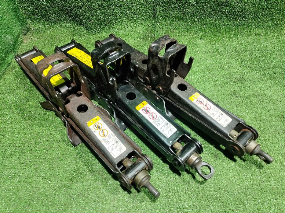 Продам Оригинальный домкрат на Jeep Grand Cherokee