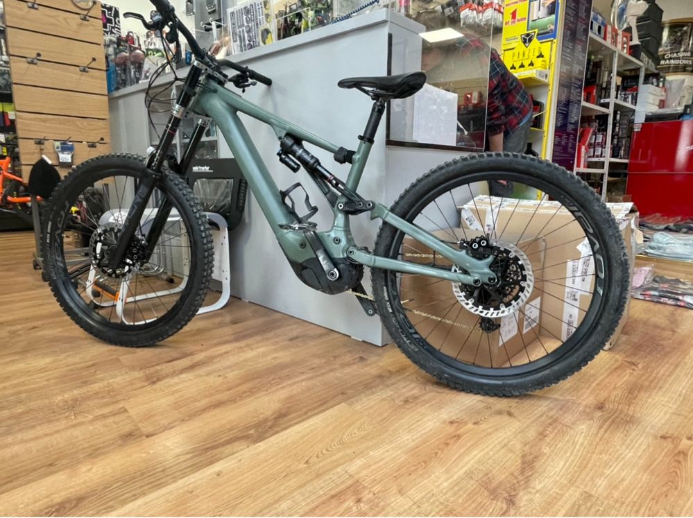 VAND Bicicleta Specialized Kenevo Expert Sage Green