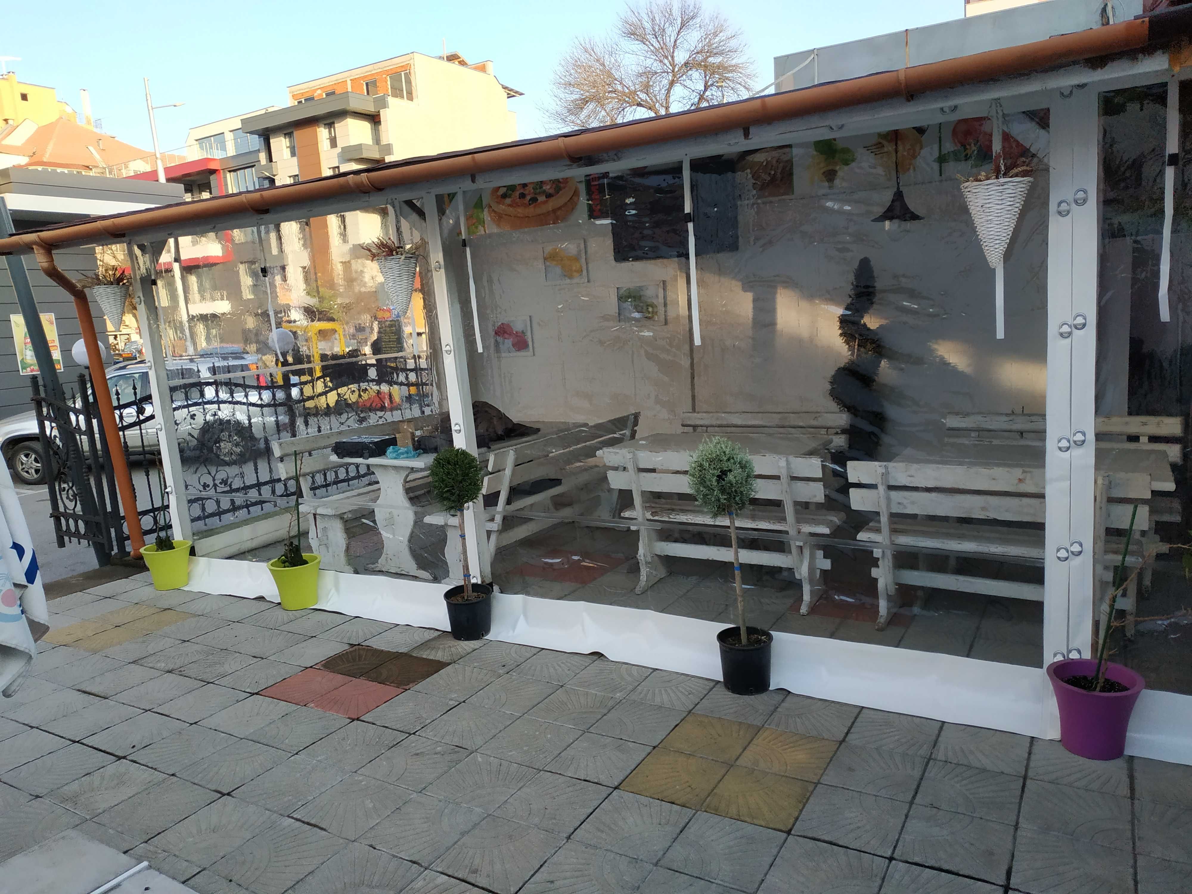 Ветроупорни завеси за навеси