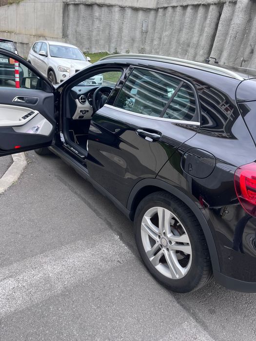 Mercedes benz GLA 200