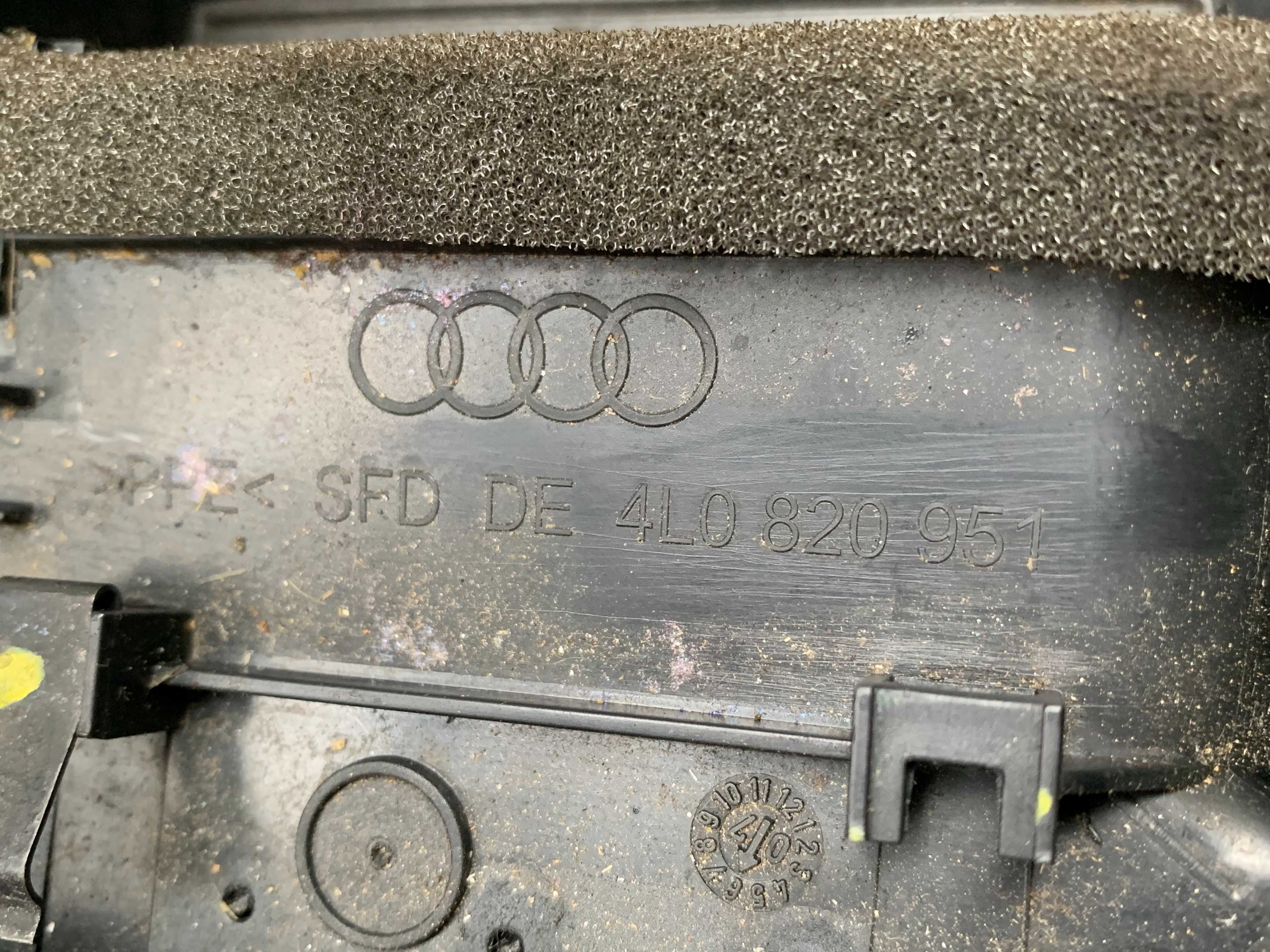 Grila ventilatie centrala bord Audi Q7 cod 4L0820951