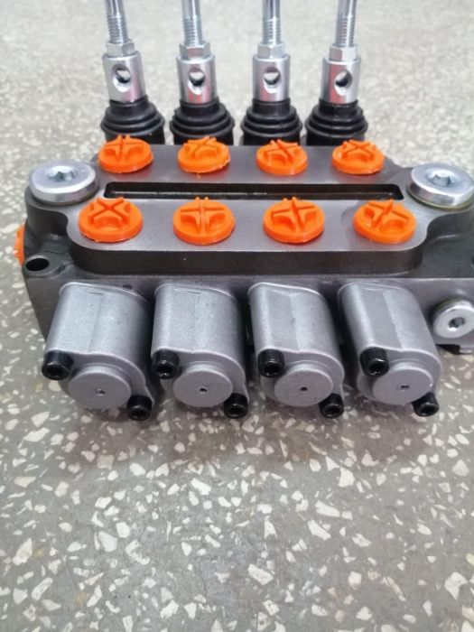 Distribuitor Hidraulic cu patru manete