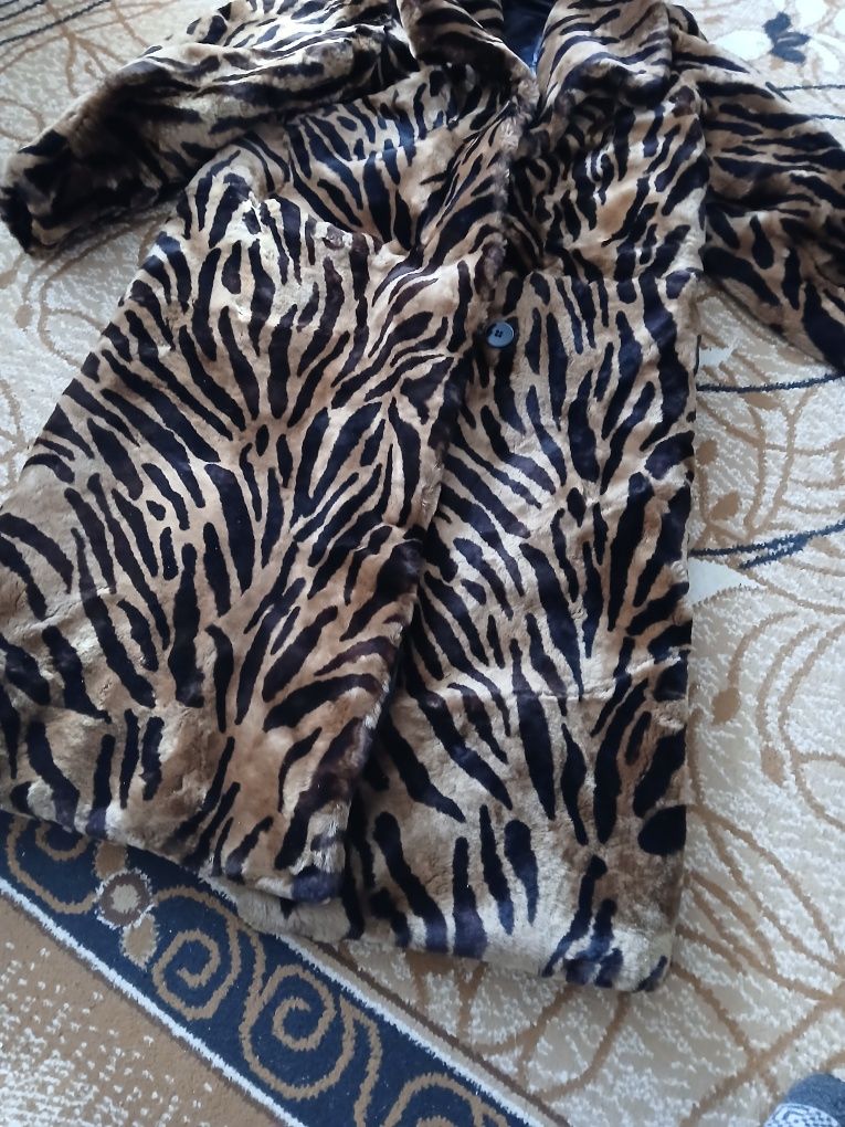 Продам шубу цигейковую