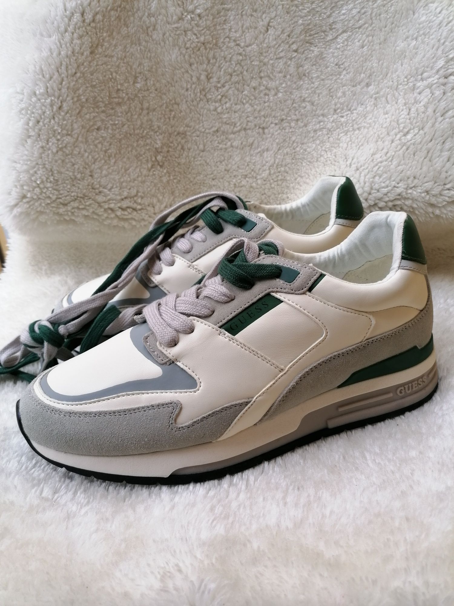 Adidași guess originali