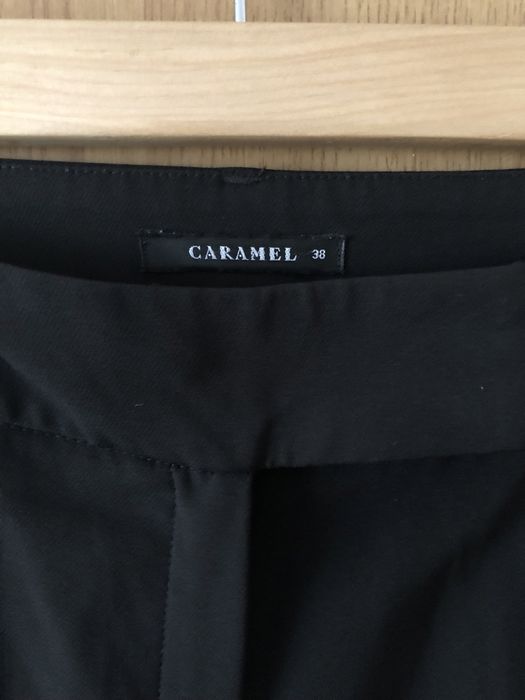 Vand pantaloni marca Caramel, marimea 38, gen office
