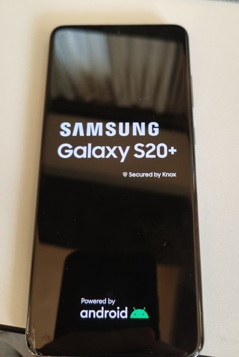 Samsung Galaxy S20+ — Отлична работа, лек козметичен дефект
