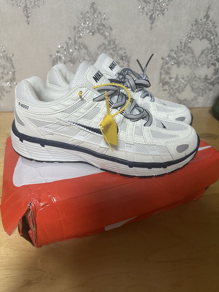 Nike p6000.