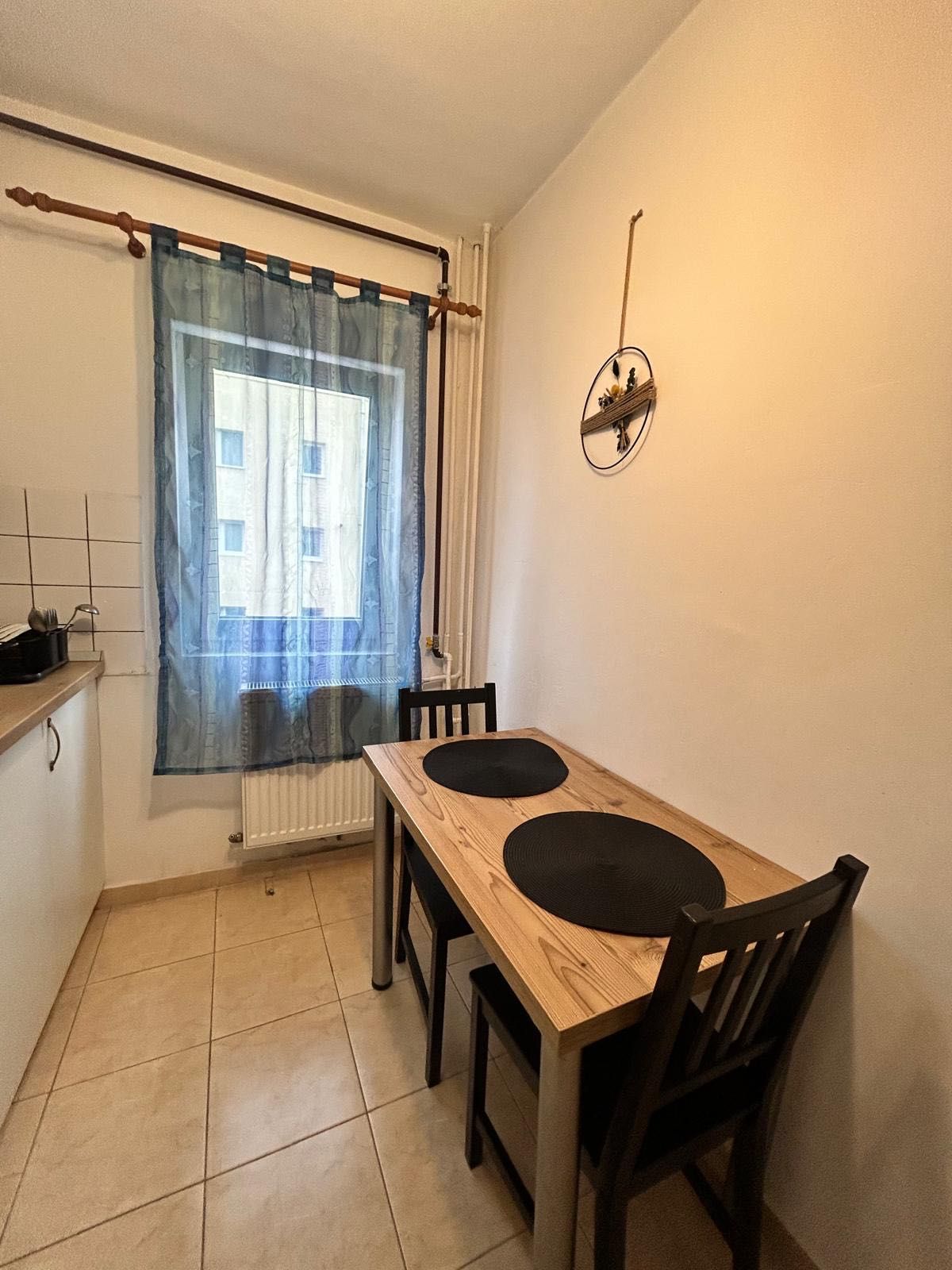 Inchiriez apartamanet cu o camera spatios strada Lidia!