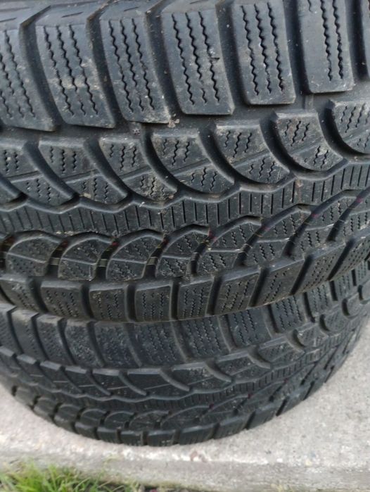 Vând cauciucuri de iarnă 225 45 18 , 245 40 18