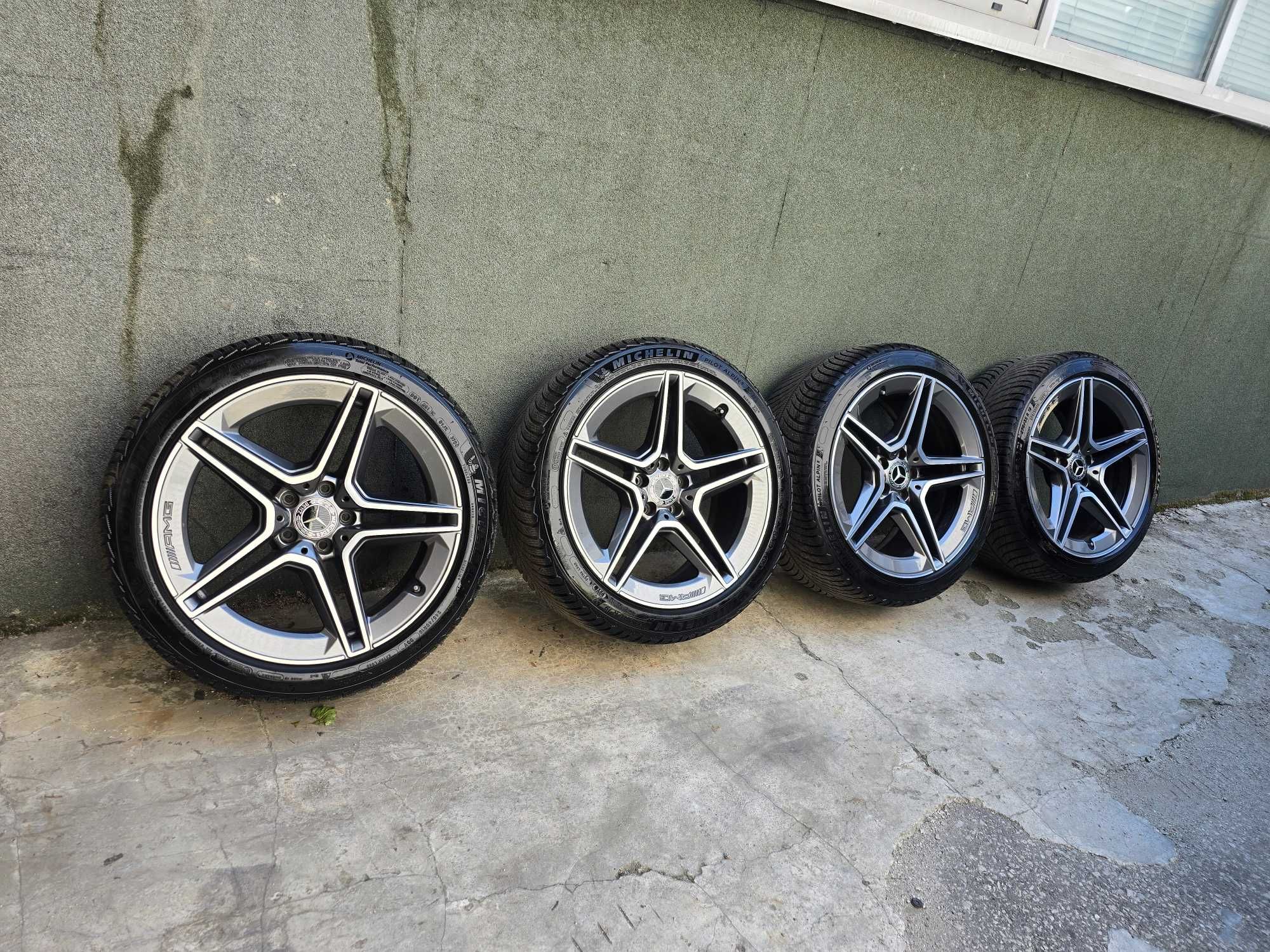 Оригинални джанти 19 AMG със нови зимни гуми.