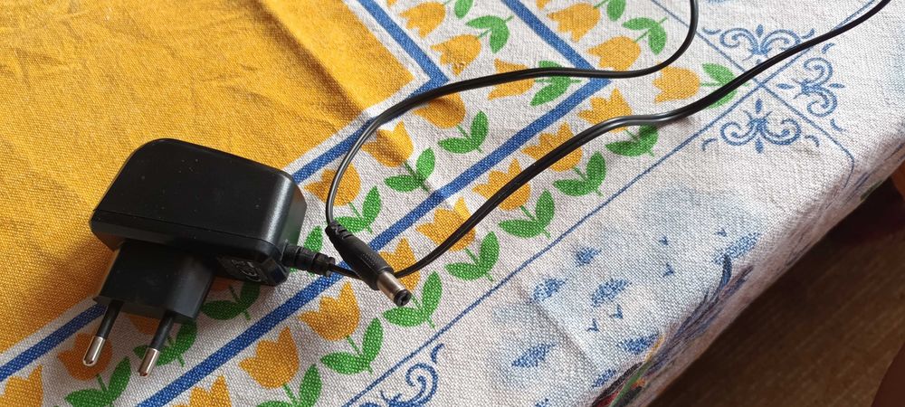 Продавам захранващи адаптери