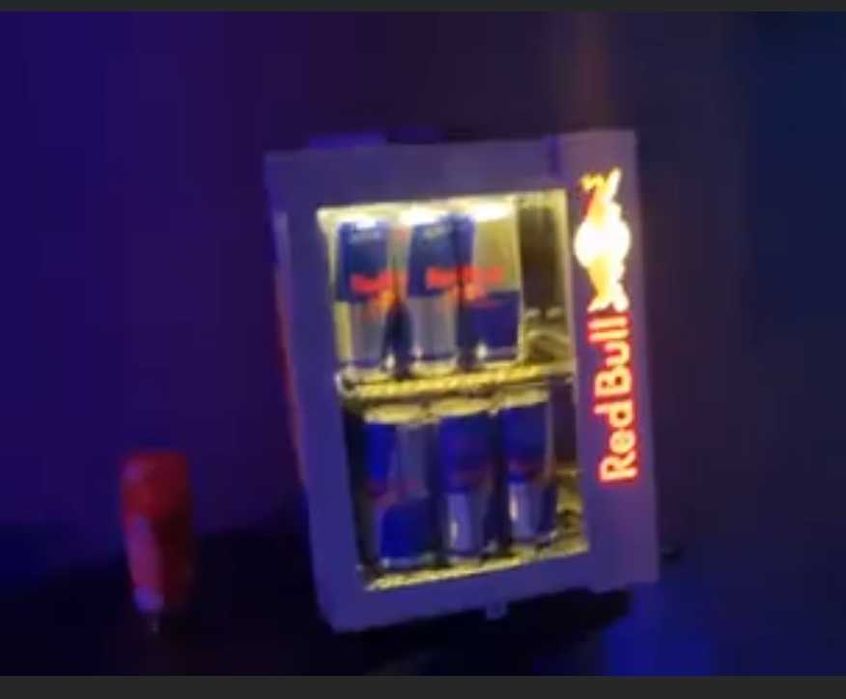 Хладилник RedBull