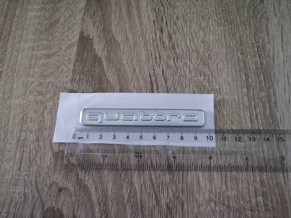 Ауди Куатро Audi Quattro емблема надпис сребриста