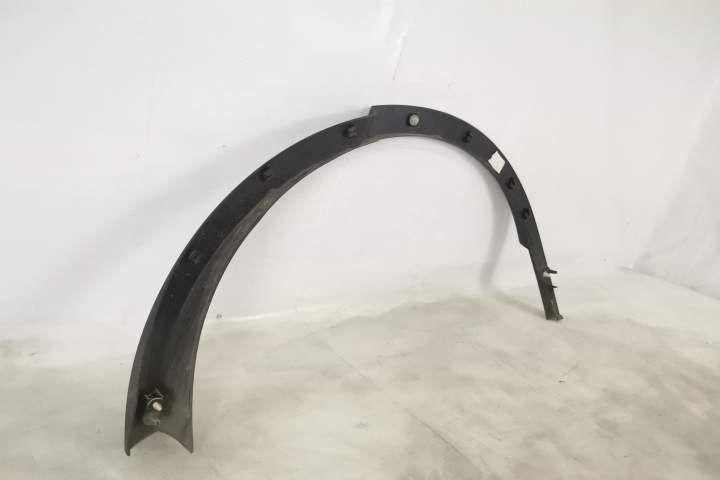 Ягуар Е-Пейс / Jaguar E-Pace Оригинален заден десен калобран (крило) в