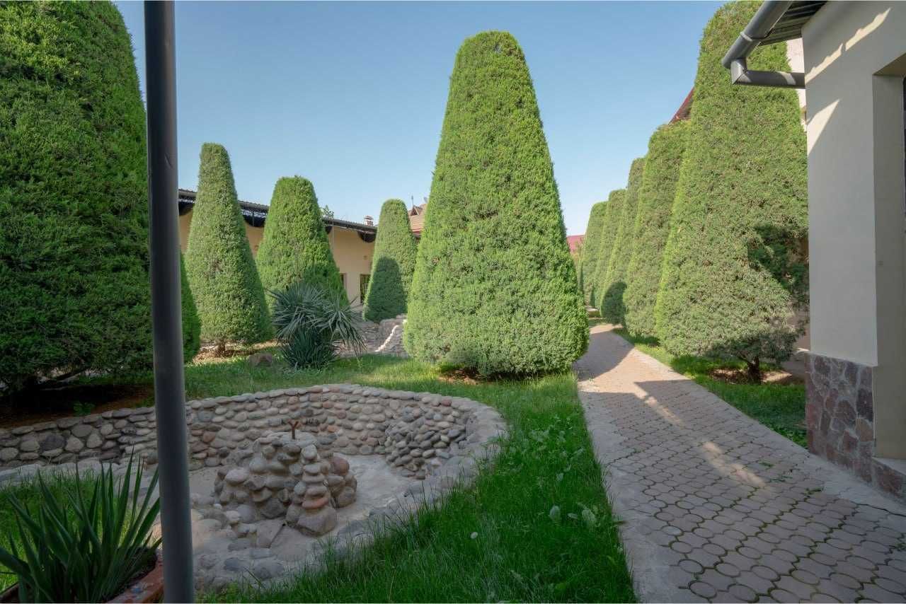 В аренду здание 3 800м² в Яккасарае — под гостиницу или учебный центр