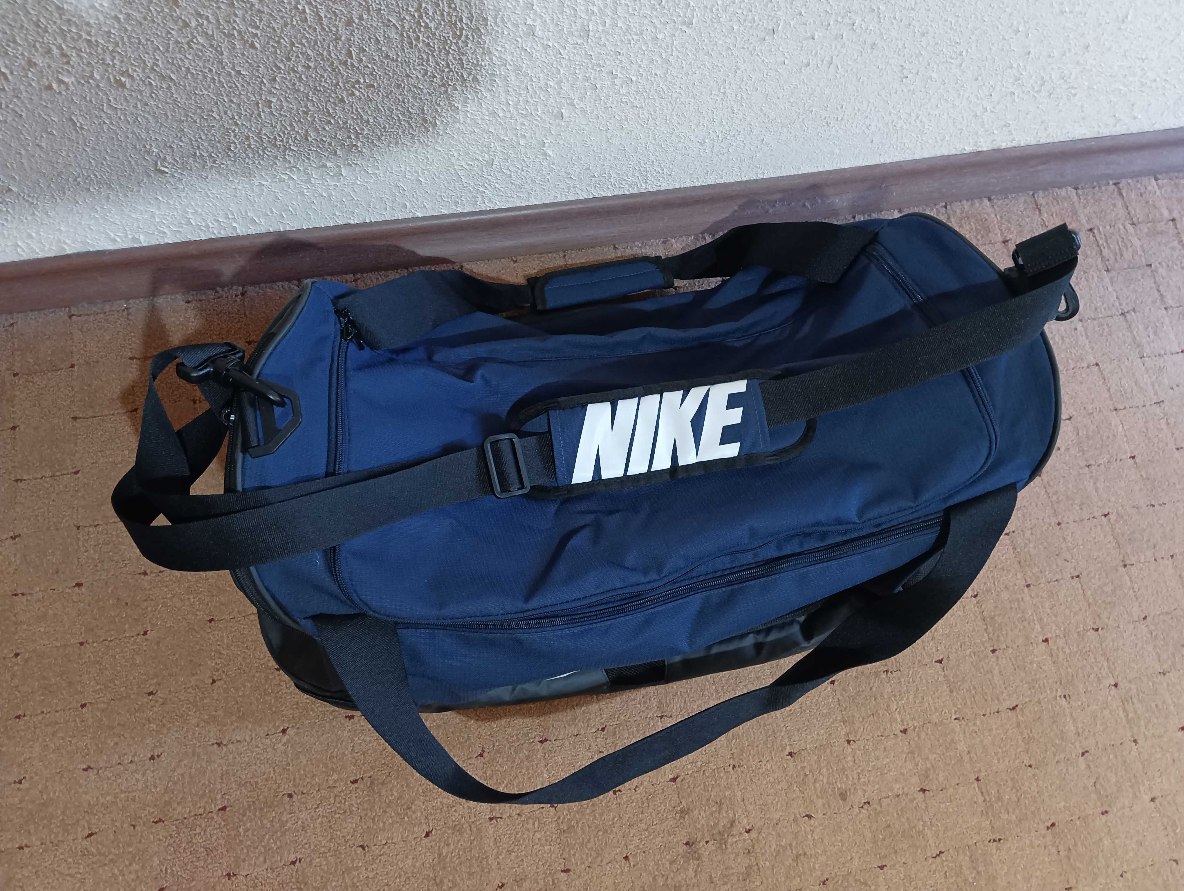 Син сак на Nike за тренировки или lifestyle