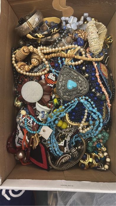 Vand lot bijuterii vintage in stare foarte buna