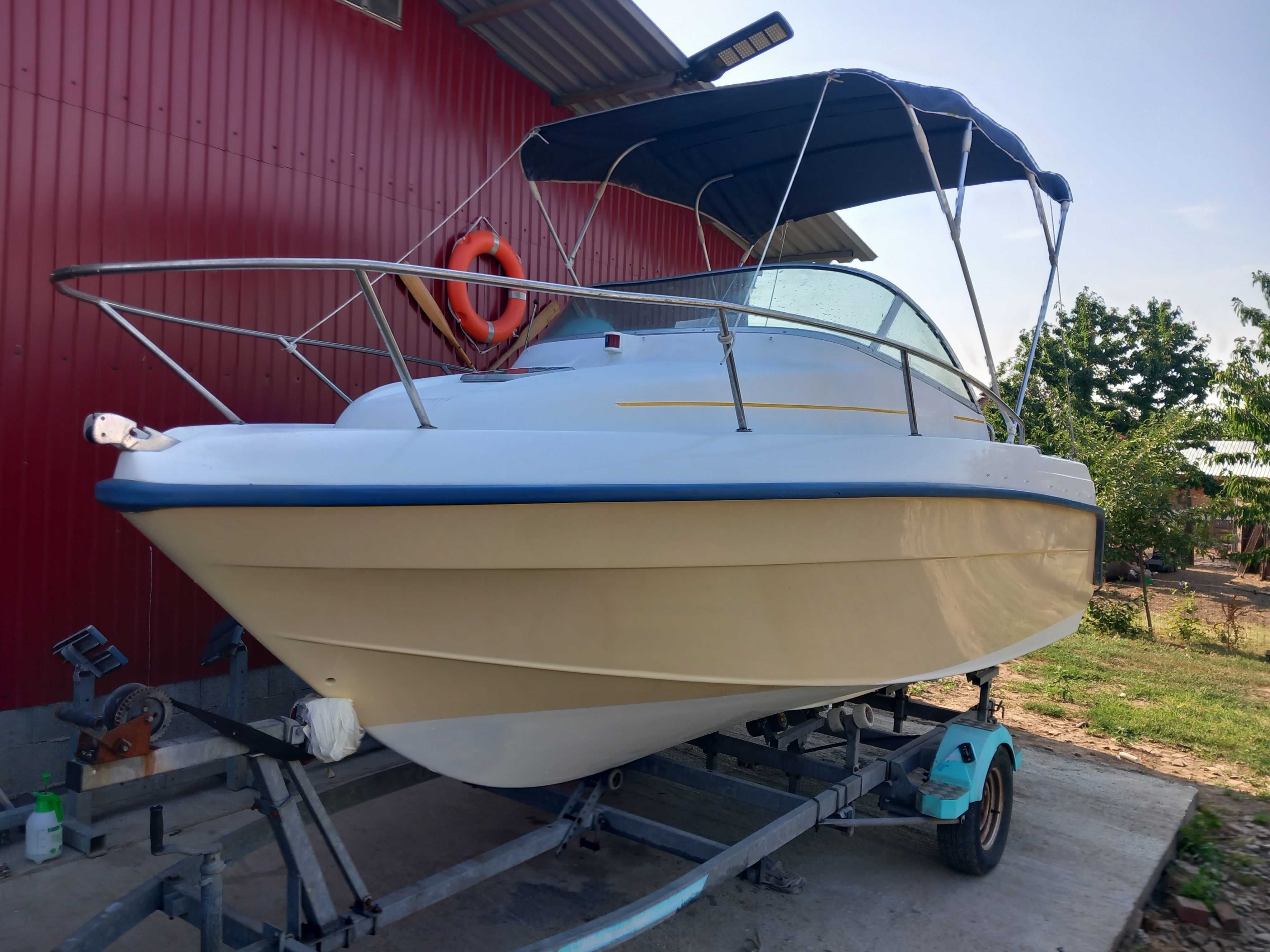лодка  Beneteau Flyer 570