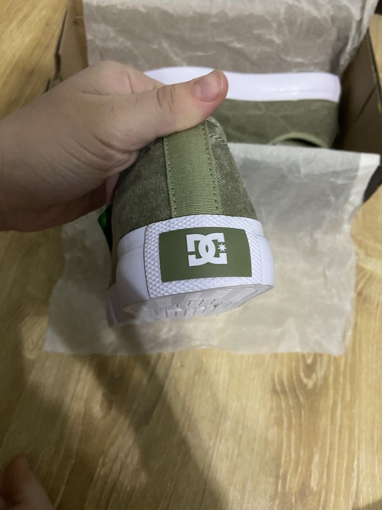 DC shoes оливкогого цвета