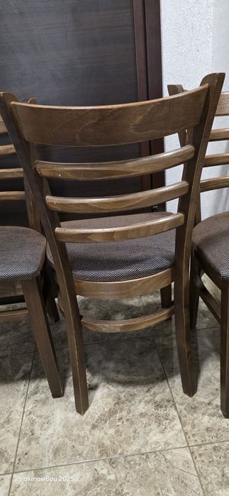 Трапезни столове