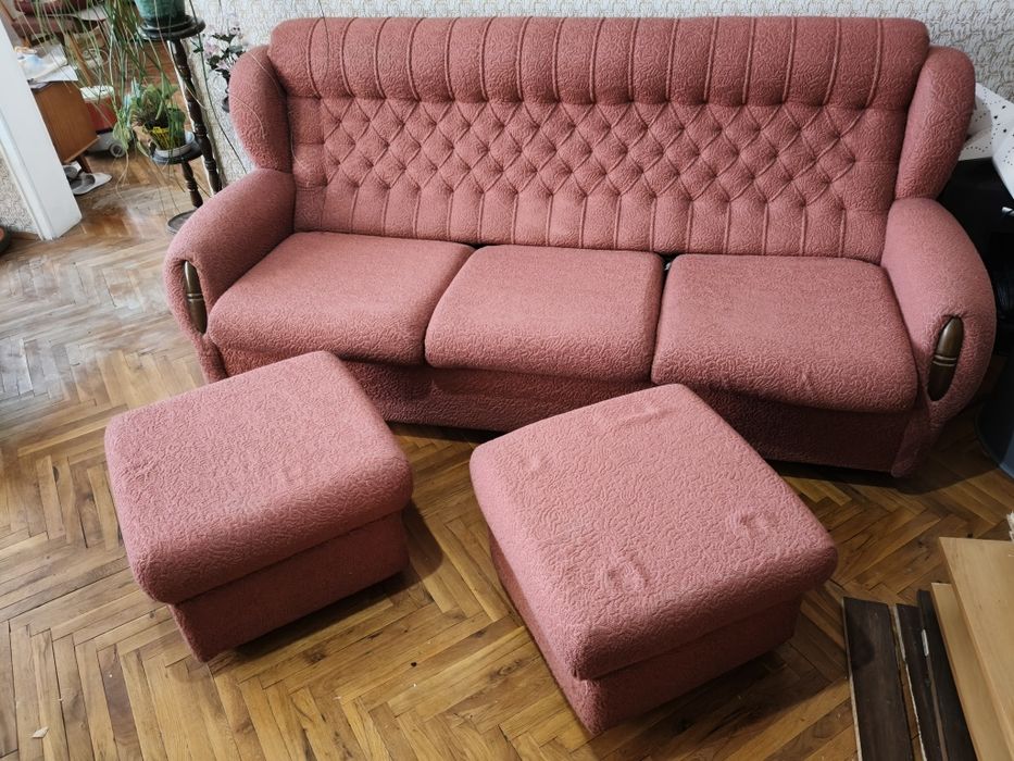 Ретро диван, фотьойли и табуретки