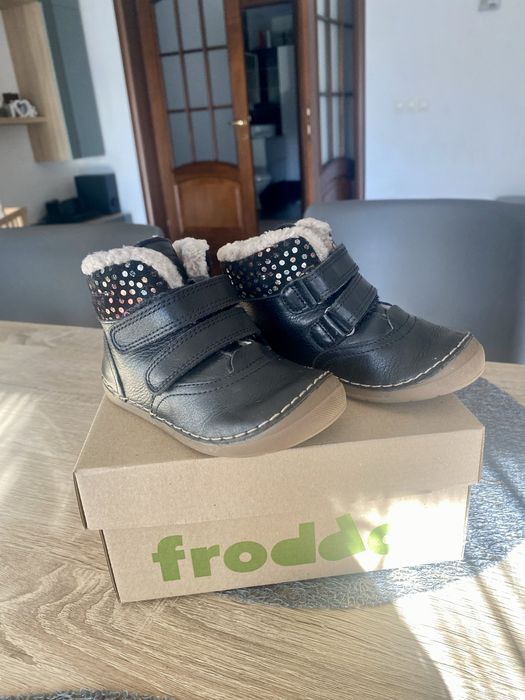 Ghete piele Froddo